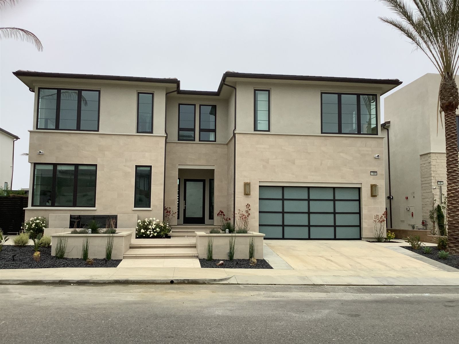 Light cut-stone contemporary home